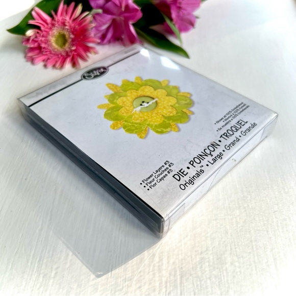 NEW Sizzix Flower Layers Die Cut 3 Paper Crafts Card Design DIY Art Projects - Picture 10 of 10